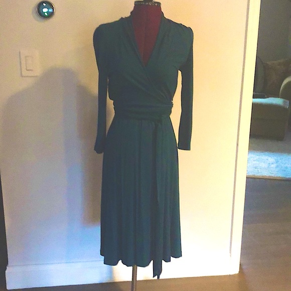 Banana Republic Dresses & Skirts - Banana Republic teal wrap dress w/ 3/4 sleeves
